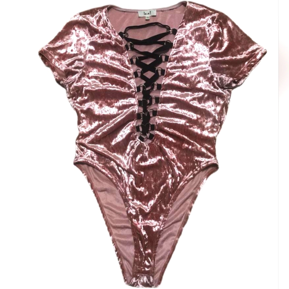 love j. velvet pink bodysuit short sleeves with lace closure in front - Picture 1 of 4